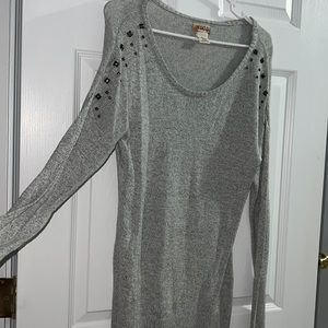 Fashion sweater…goes to about mid thigh on 5’7” body.  Brand: Mudd. Size: L